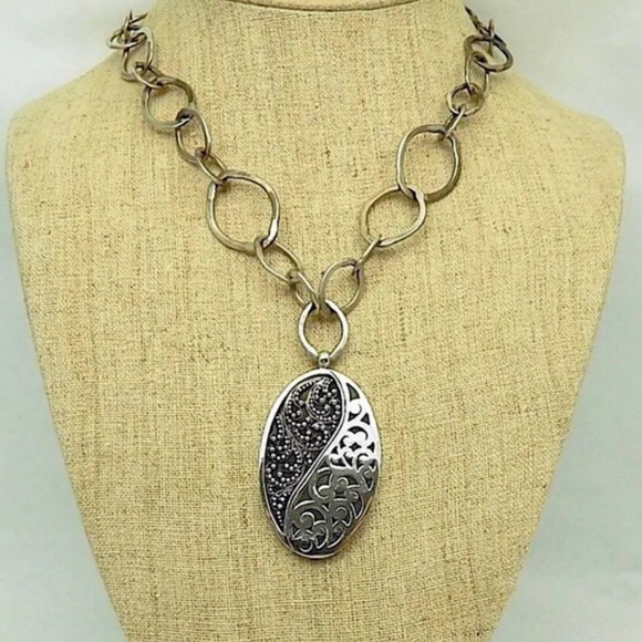 LOIS HILL Yin Yang Cut Out Granulated Oval Pendant Oval Link Toggle Necklace 925 - Picture 1 of 16